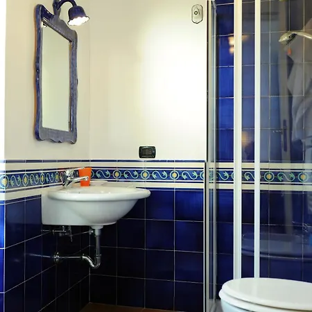 リーナ アマルフィ