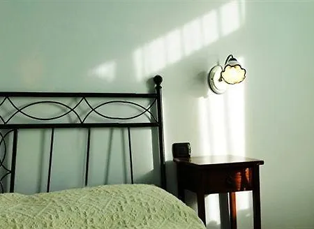 リーナ アマルフィ