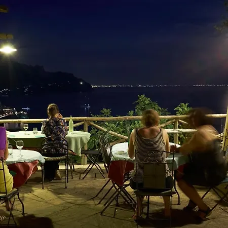 Rina 2* أمالفي